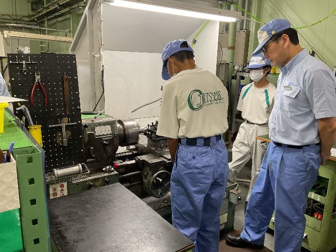 <地元各種団体、中・高校生の工場見学> 2